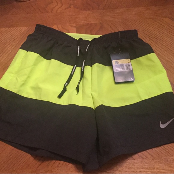 BRAND NEW NIKE DRI-FIT RUNNING SHORT - Picture 3 of 6